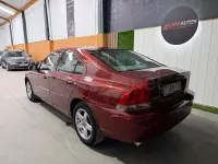 Usado Volvo S60 Momentum 185 CV (136 kW) 2006 Granate Berlina