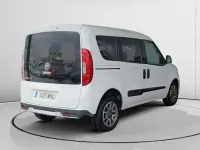 Usado Fiat Doblò Trekking 120 CV (88 kW) 2022 Blanco Monovolumen