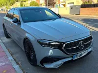 Usado Mercedes E220 197 CV (144 kW) 2025 Gris / plata Berlina