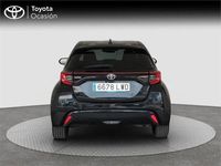 Usado Toyota Yaris Hybrid Style 116 CV (85 kW) 2022 Negro Monovolumen