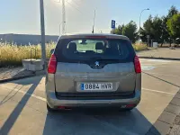 Usado Peugeot 5008 Active 120 CV (88 kW) 2014 Beige Monovolumen