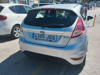 Usado Ford Fiesta Trend 82 CV (60 kW) 2015 Plateado Utilitario