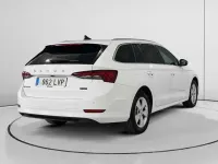 Usado Skoda Octavia Ambition 110 CV (80 kW) 2021 Blanco Utilitario