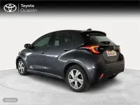 Usado Toyota Yaris Hybrid Active 116 CV (85 kW) 2025 Gris Berlina