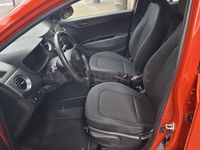 Usado Hyundai i10 GO! 66 CV (48 kW) 2019 Rojo Utilitario