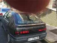 Usado Renault R9 80 CV (58 kW) 1994 Gris / plata Berlina