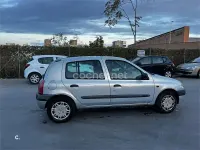 Usado Renault Clio 60 CV (44 kW) 2001 Gris / plata Berlina