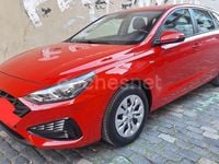 Usado Hyundai i30 120 CV (88 kW) 2020 Rojo Familiar
