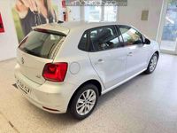 Usado VW Polo Advance 90 CV (66 kW) 2014 Gris Utilitario