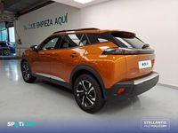 Usado Peugeot 2008 Allure 131 CV (96 kW) 2020 Naranja SUV