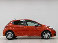 Usado Peugeot 208 Signature Sky 83 CV (61 kW) 2019 Naranja Utilitario