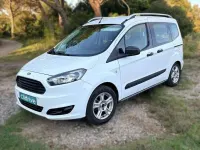 Usado Ford Tourneo Courier Trend 102 CV (75 kW) 2016 Blanco Monovolumen