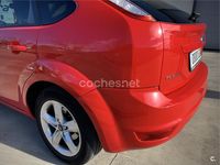 Usado Ford Focus Trend 100 CV (73 kW) 2008 Rojo Berlina