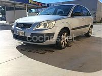 Usado Kia Rio Active 110 CV (80 kW) 2008 Gris / plata Berlina