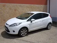 Usado Ford Fiesta Trend 95 CV (69 kW) 2010 Blanco Berlina