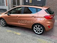 Usado Ford Fiesta Titanium 100 CV (73 kW) 2017 Naranja Utilitario
