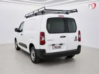 Usado Fiat Doblò 101 CV (74 kW) 2023 Blanco Monovolumen