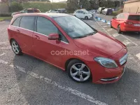 Usado Mercedes B180 109 CV (80 kW) 2014 Rojo Utilitario