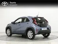Usado Toyota Aygo Play 72 CV (52 kW) 2024 Gris