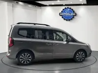 Usado Renault Kangoo Zen 95 CV (69 kW) 2022 Gris / plata Monovolumen