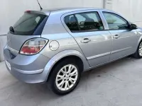 Usado Opel Astra Cosmo 110 CV (80 kW) 2009 Gris Utilitario