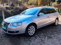 Usado VW Passat Advance 140 CV (102 kW) 2005 Gris / plata Familiar