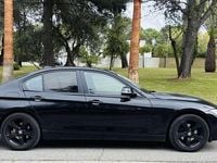 Usado BMW 318 Comfort Edition 143 CV (105 kW) 2014 Negro Berlina