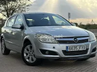 Usado Opel Astra Cosmo 100 CV (73 kW) 2007 Gris / plata Berlina