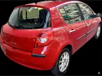 Usado Renault Clio II Authentique 75 CV (55 kW) 2009 Rojo Berlina