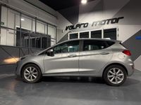 Usado Ford Fiesta Active 85 CV (62 kW) 2018 Gris / plata Utilitario