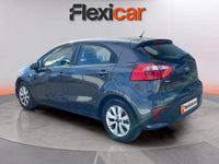 Usado Kia Rio 75 CV (55 kW) 2017 Gris Utilitario