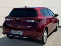 Usado Toyota Auris Advance 136 CV (100 kW) 2018 Rojo