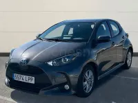 Usado Toyota Yaris Hybrid Active 116 CV (85 kW) 2021 Gris / plata Berlina