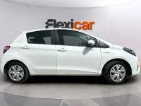 Usado Toyota Yaris Hybrid Business Edition 116 CV (85 kW) 2020 Blanco Berlina