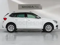 Usado Skoda Kamiq Ambition 110 CV (80 kW) 2021 Blanco SUV