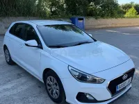 Usado Hyundai i30 120 CV (88 kW) 2019 Blanco Berlina