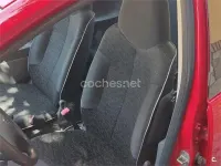 Usado Peugeot 107 68 CV (50 kW) 2010 Rojo Utilitario