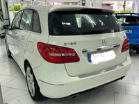 Usado Mercedes B180 109 CV (80 kW) 2013 Blanco Monovolumen