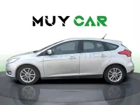 Usado Ford Focus Trend 125 CV (91 kW) 2018 Gris / plata Berlina