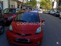 Usado Toyota Aygo Live 68 CV (50 kW) 2009 Rojo Utilitario
