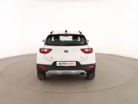 Usado Kia Stonic 101 CV (74 kW) 2021 Blanco SUV