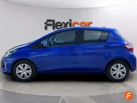 Usado Toyota Yaris Active 99 CV (72 kW) 2020 Azul Utilitario
