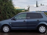 Usado VW Polo Highline 75 CV (55 kW) 2002 Gris / plata Berlina