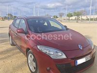 Usado Renault Mégane Dynamique 105 CV (77 kW) 2010 Rojo Berlina