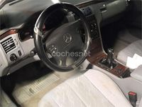 Usado Mercedes E220 Elegance 143 CV (105 kW) 2002 Azul Berlina