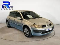 Usado Renault Mégane Authentique 80 CV (58 kW) 2005 Gris / plata Berlina