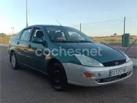 Usado Ford Focus Ambiente 100 CV (73 kW) 2000 Verde Berlina
