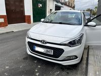 Usado Hyundai i20 84 CV (61 kW) 2015 Blanco Berlina