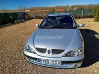 Usado Renault Mégane II Authentique 80 CV (58 kW) 2002 Gris / plata Berlina