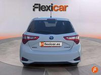 Usado Toyota Yaris Hybrid Active 99 CV (72 kW) 2018 Blanco Utilitario